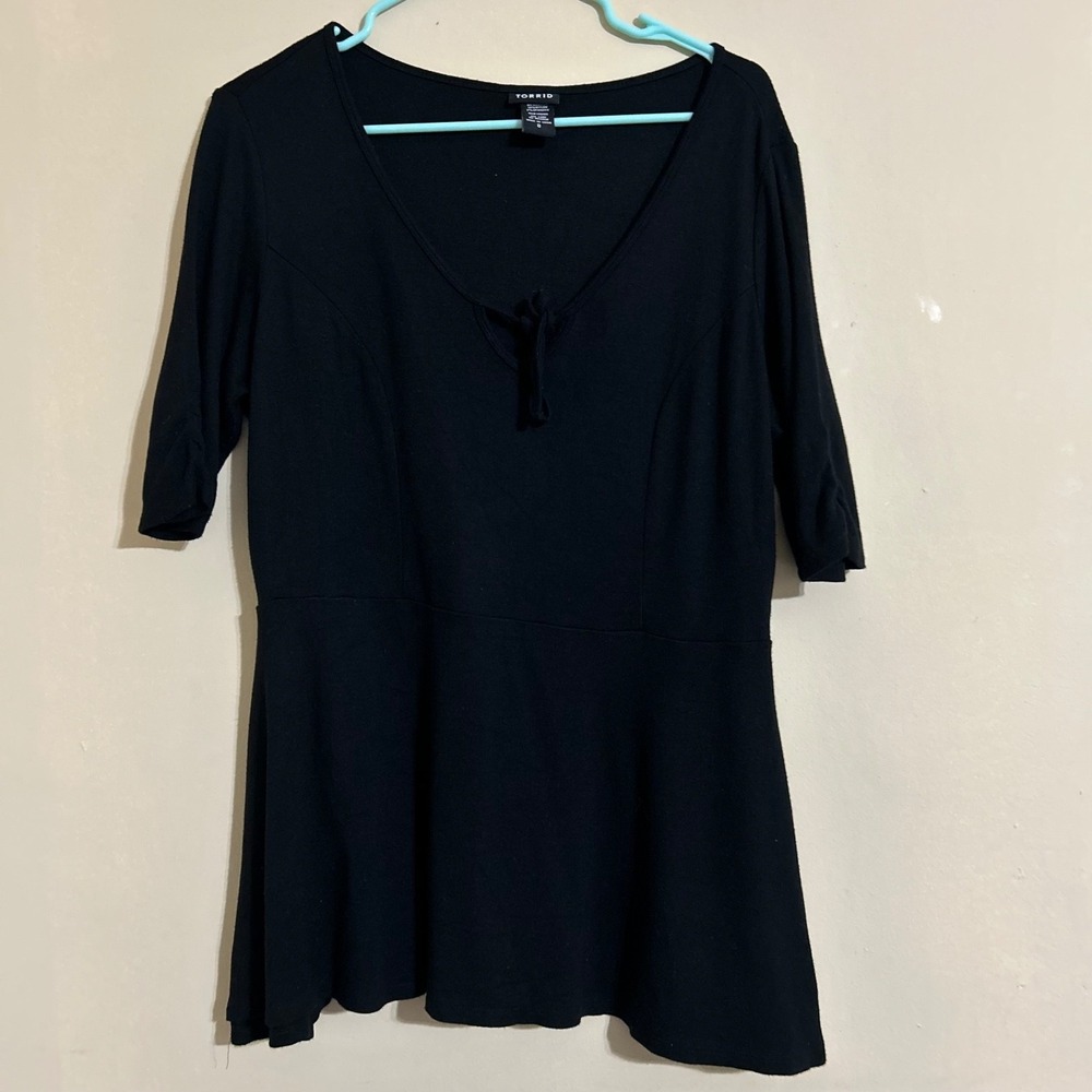 Torrid Black Peplum Top Size 0 Lacing V-Neck Short Sleeve Rayon Blend Career